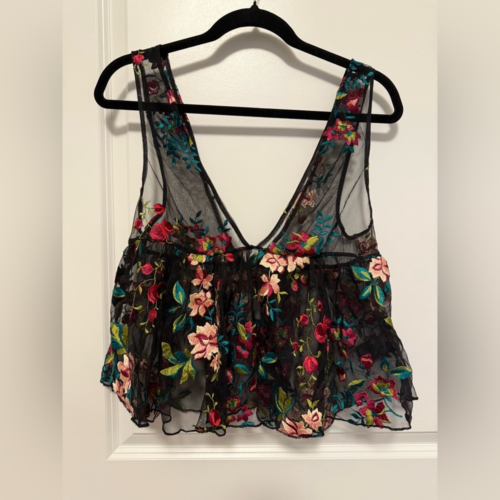 Urban Outfitters | Floral V-Neck Sleeveless Shirt